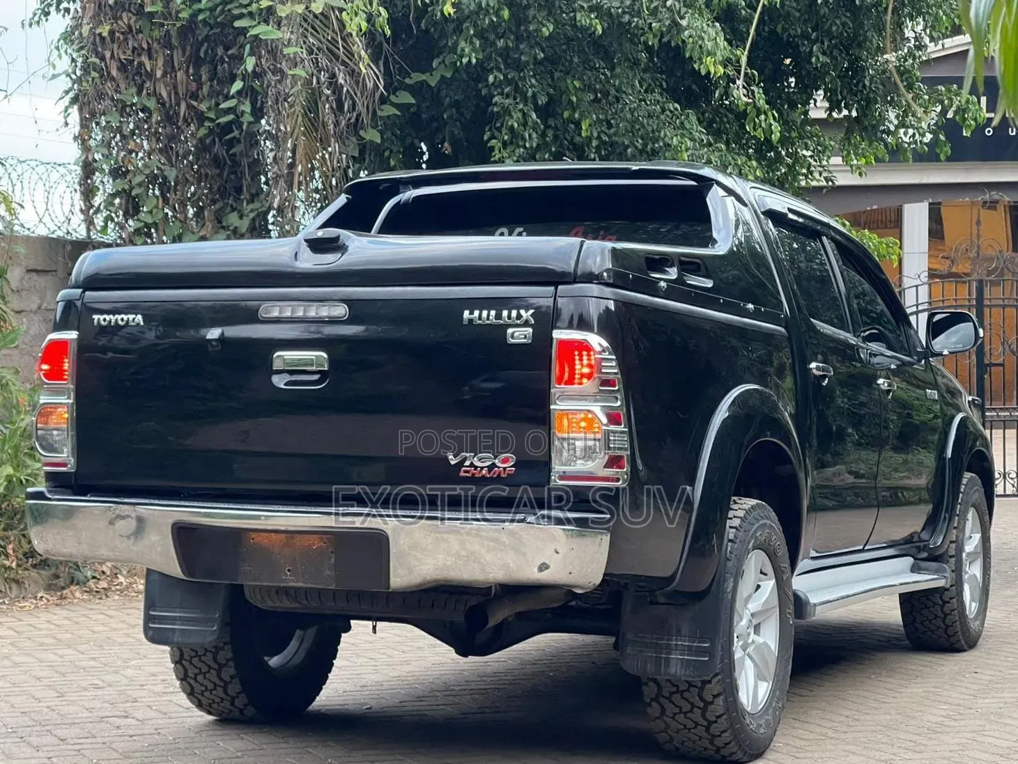 Toyota Hilux 2016 Black