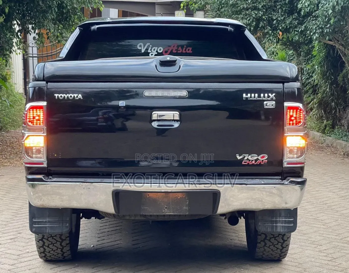 Toyota Hilux 2016 Black