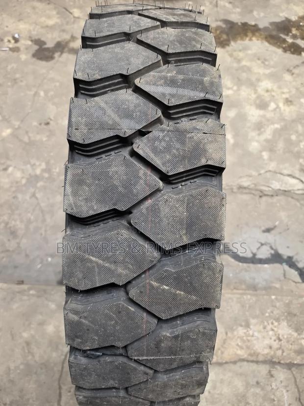 900r20 Ar 535 Tires (Diff) - thumbnail 2