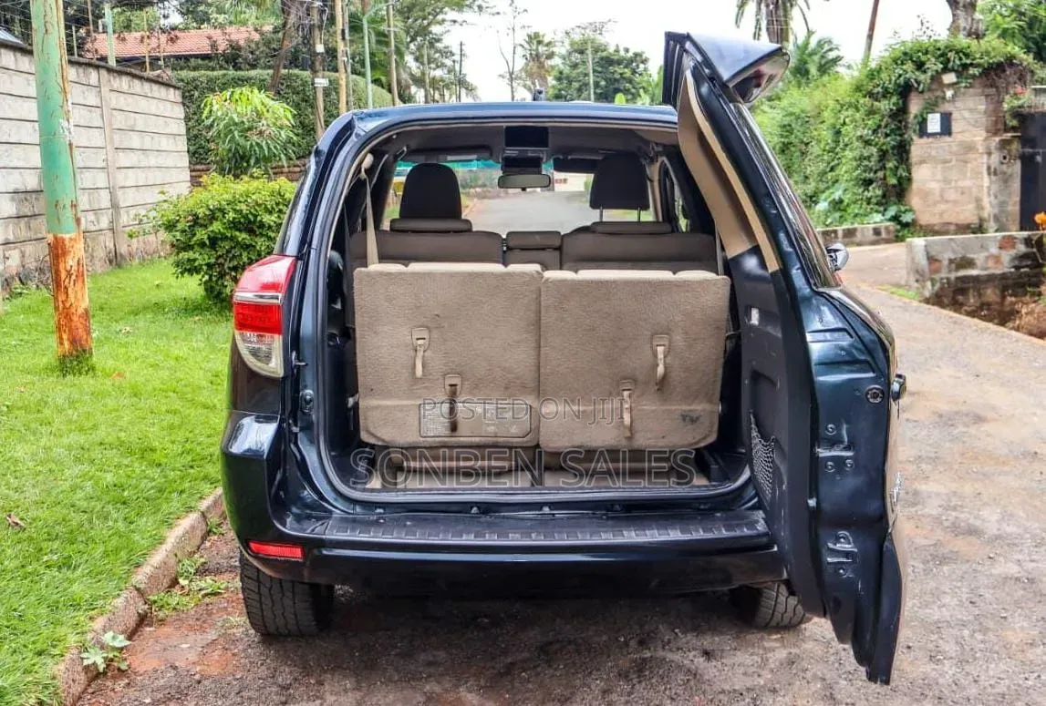 Toyota Vanguard 2012 Black