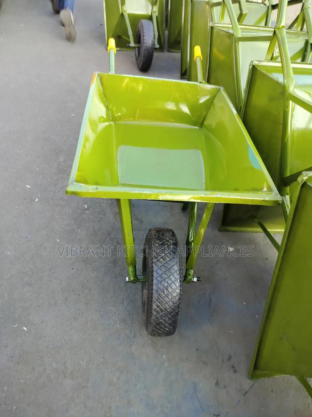 Heavy-Duty Wheelbarrow - thumbnail 2