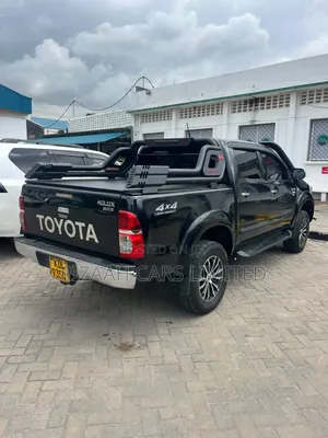 Toyota Hilux 2016 Black