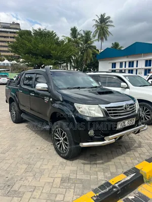 Toyota Hilux 2016 Black