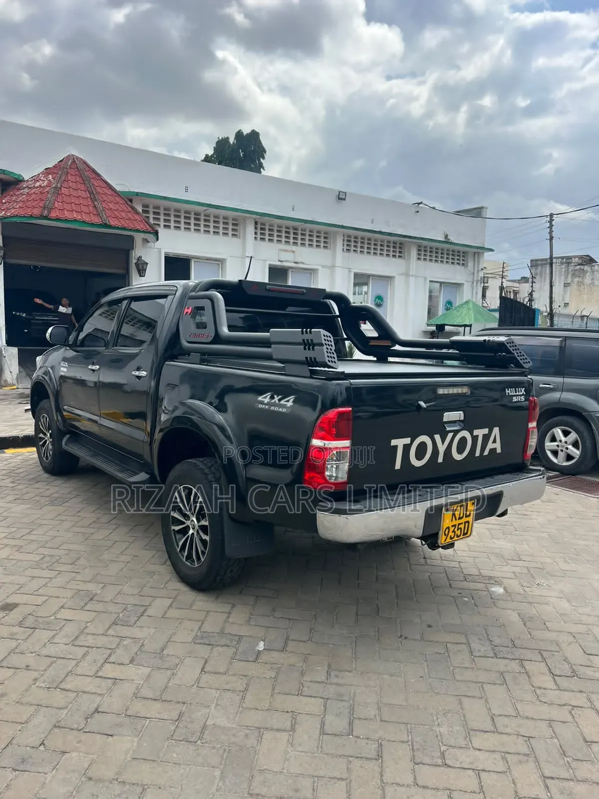 Toyota Hilux 2016 Black