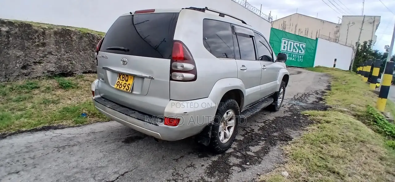 Toyota Land Cruiser 2004 Silver