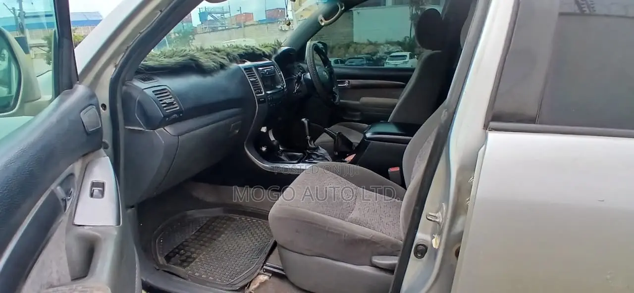 Toyota Land Cruiser 2004 Silver