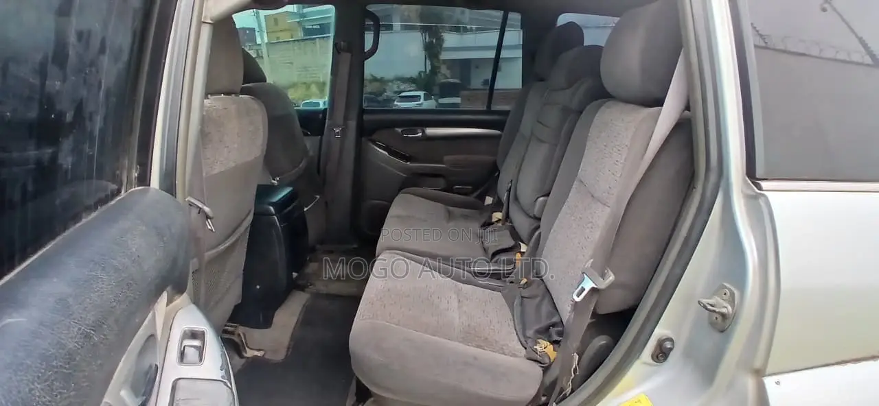 Toyota Land Cruiser 2004 Silver