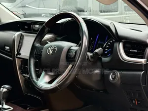 Toyota Fortuner 2020 Gold