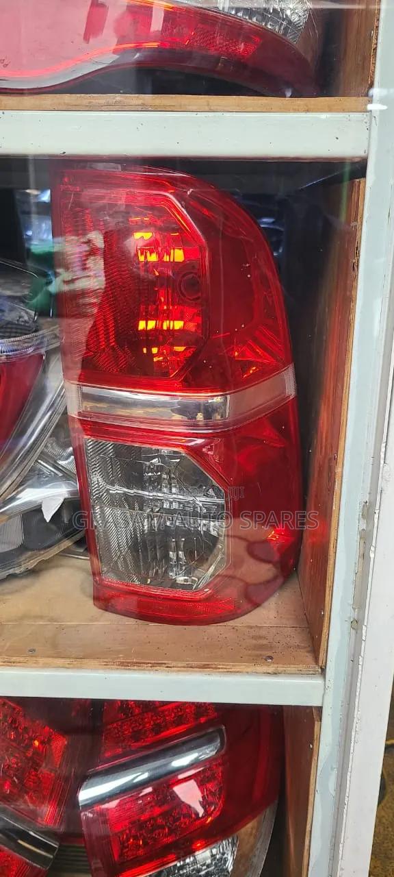 Toyota Hilux Taillight - thumbnail 2