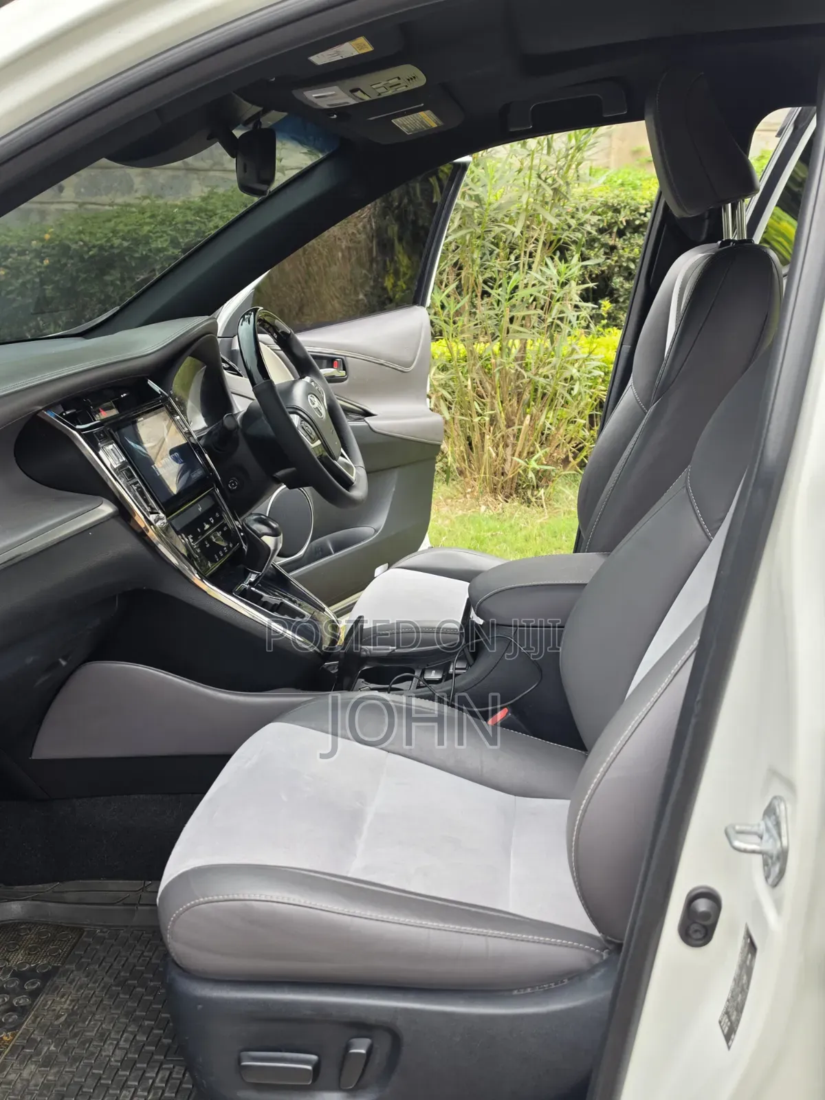 Toyota Harrier 2.0 2016 Pearl