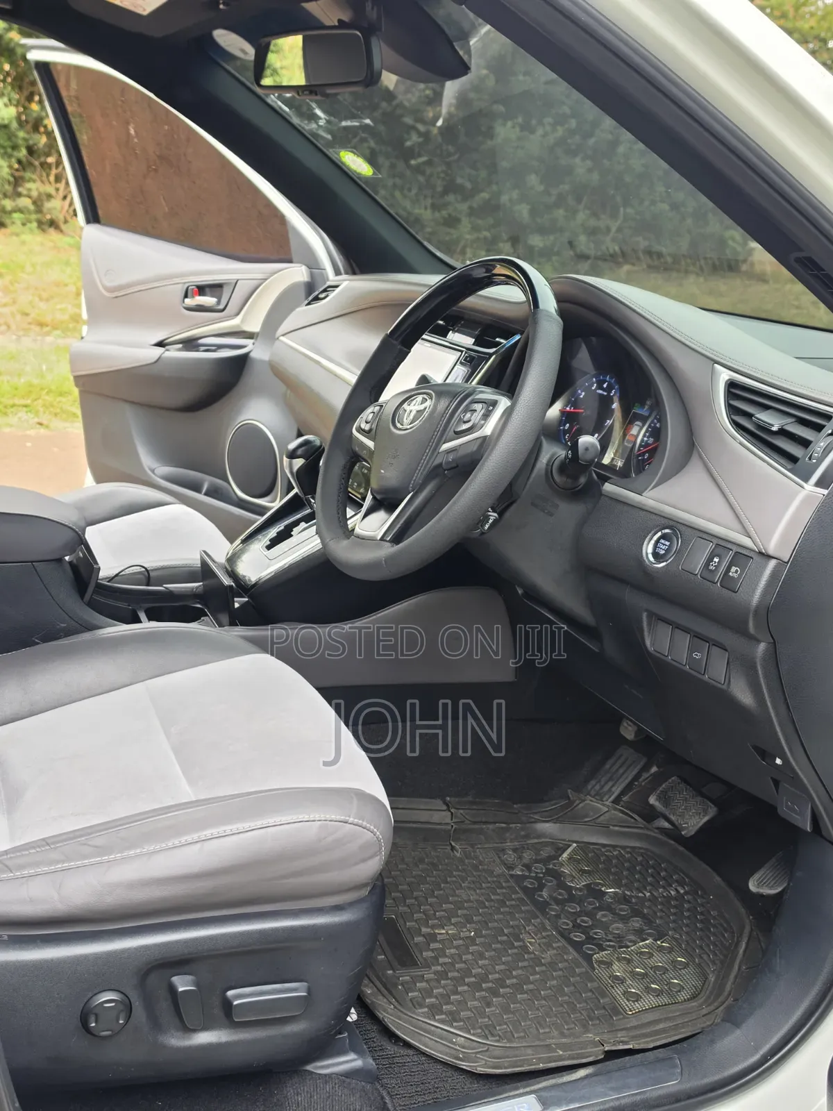 Toyota Harrier 2.0 2016 Pearl