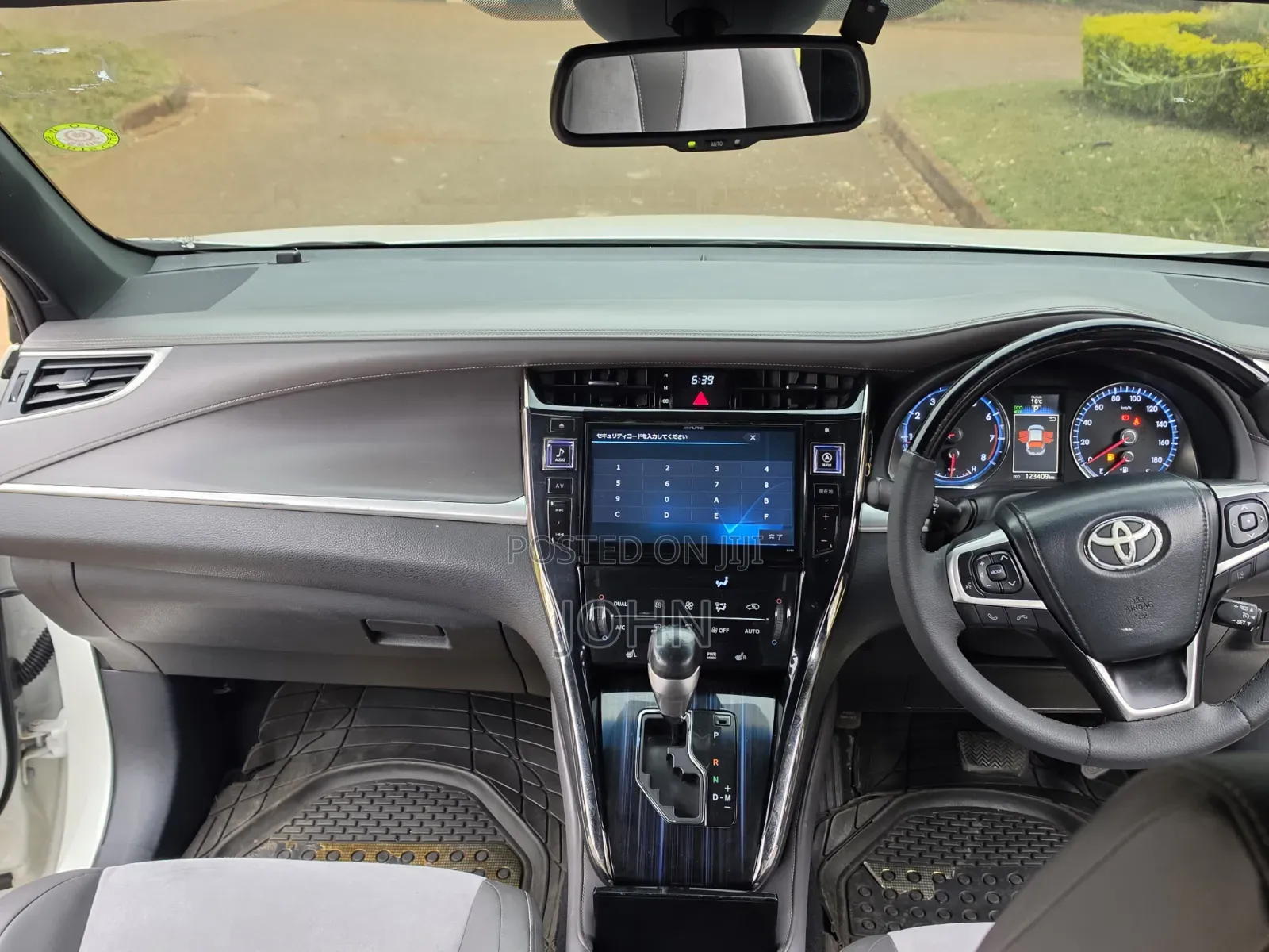 Toyota Harrier 2.0 2016 Pearl