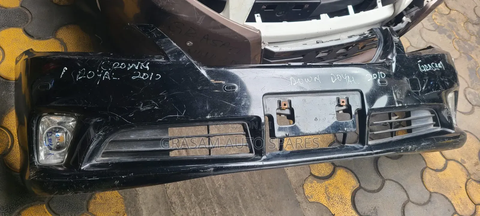 Toyota Crown Royal 2010 Bumper