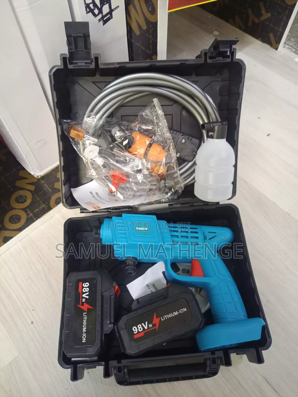 Makita Portable Electric Pressure Washer Kit With Dual Storage Case