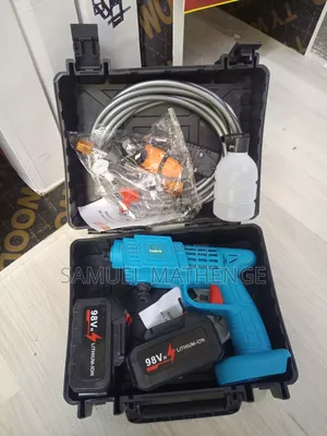 Makita Portable Electric Pressure Washer Kit With Dual Storage Case