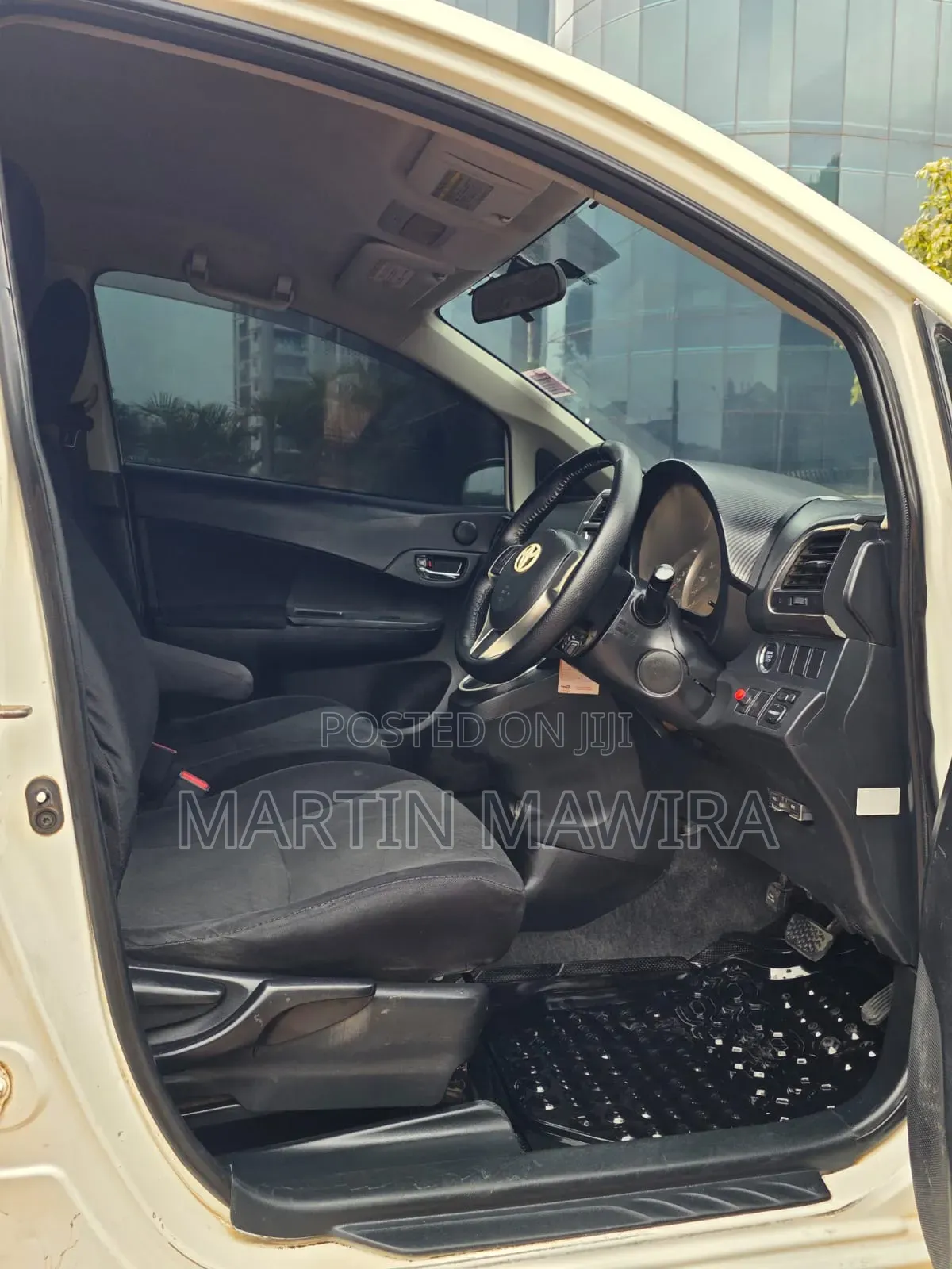 Toyota Ractis 2012 White