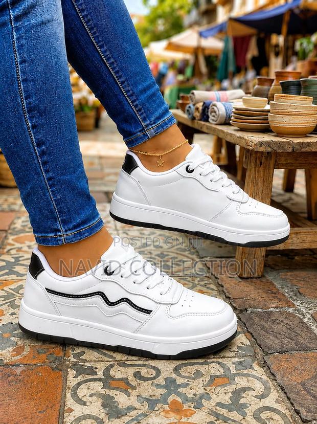 Ladies Sneakers - thumbnail 2