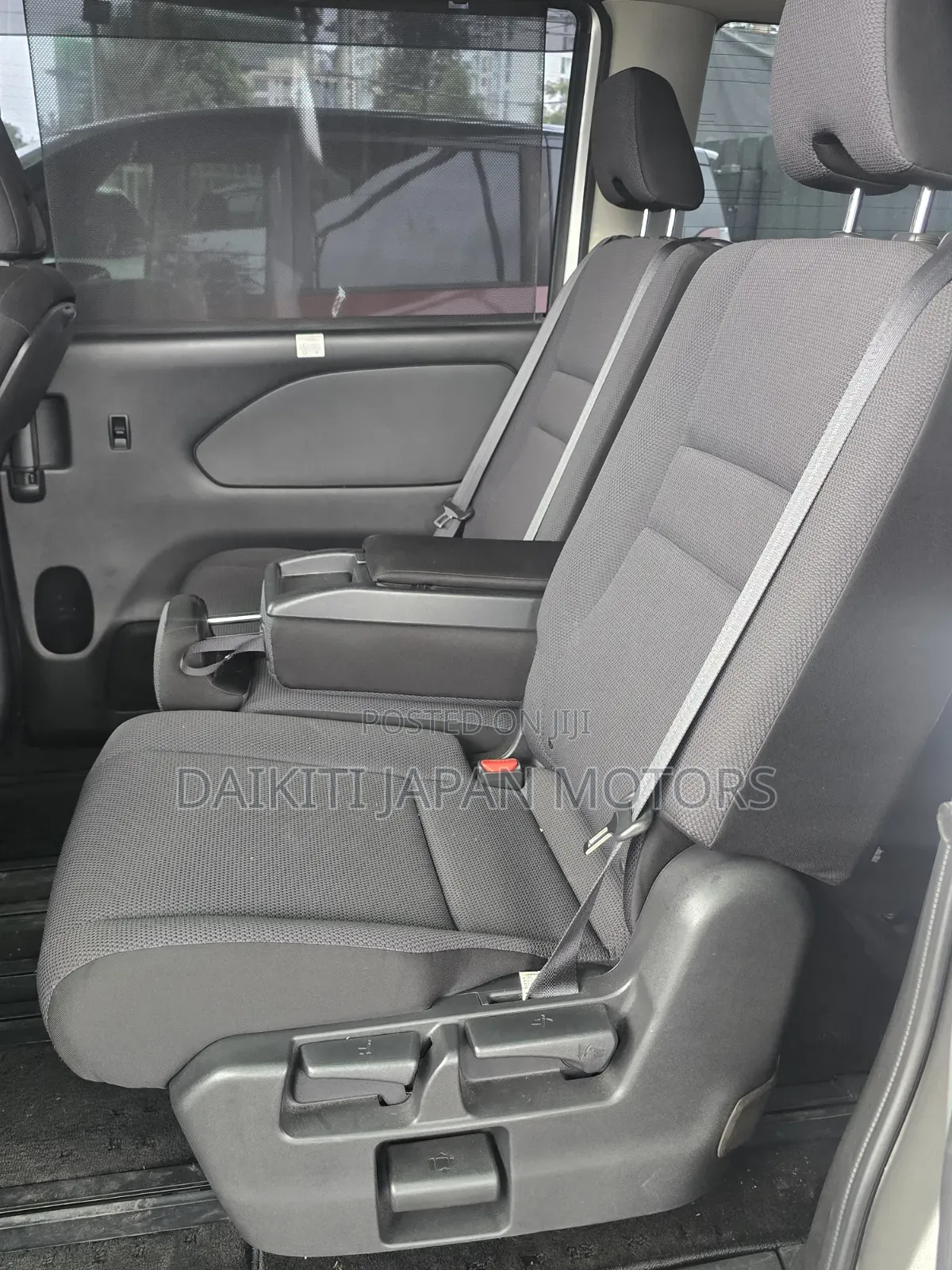 Nissan Serena 2019 Silver
