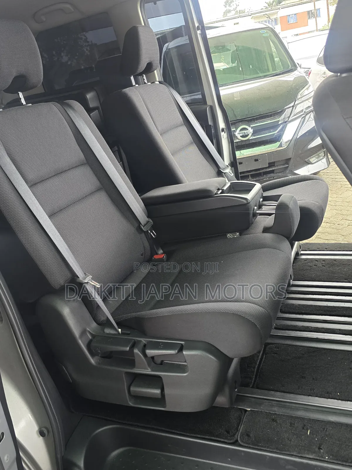 Nissan Serena 2019 Silver