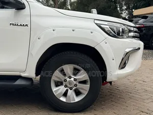 Toyota Hilux 2019 White