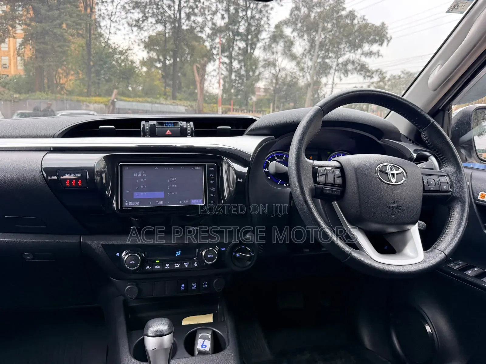 Toyota Hilux 2019 White