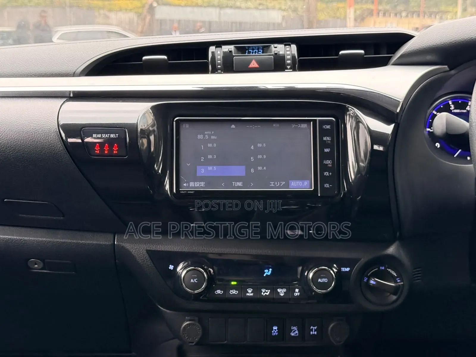 Toyota Hilux 2019 White