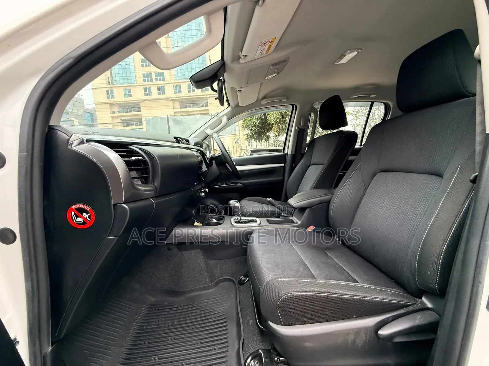 Toyota Hilux 2019 White