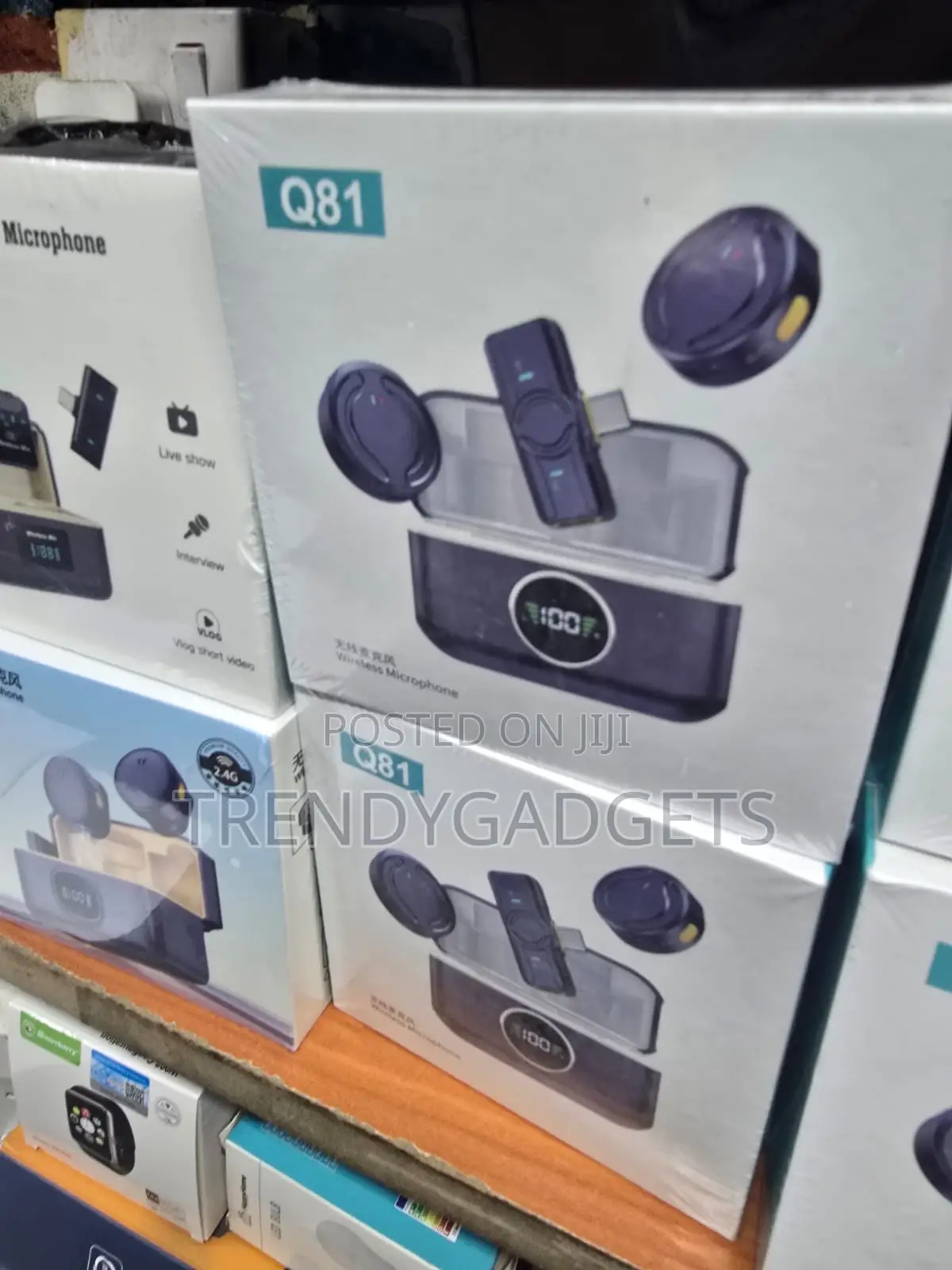 Q81 Wireless Clip-on Microphone for iPhone Android