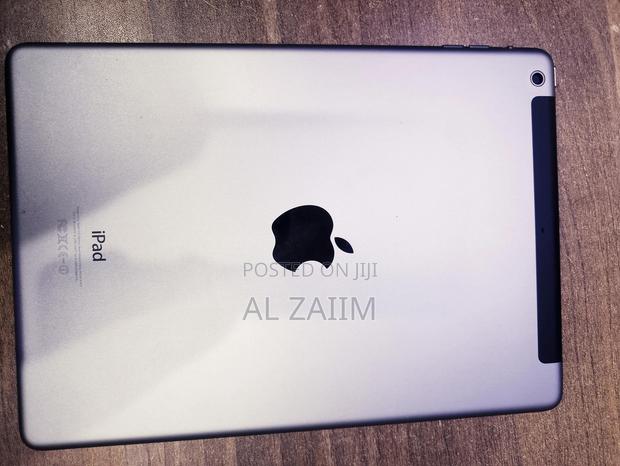 Apple iPad Air 16 GB Silver - main view