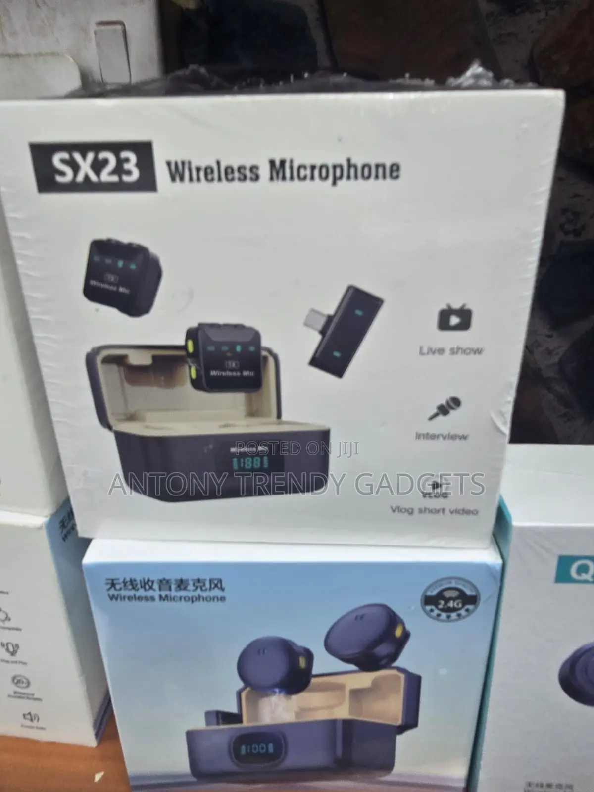 SX23 Rechargeable Wireless Mic With Digital Charging Case