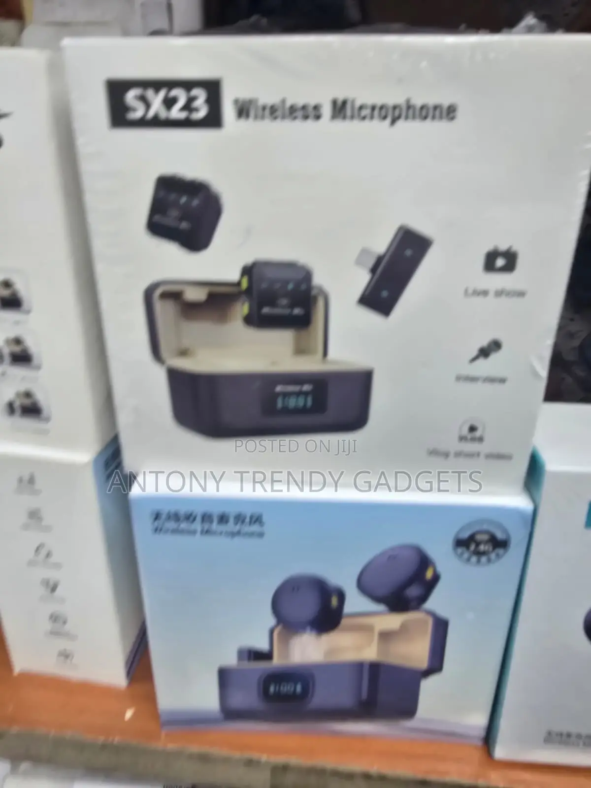 SX23 Rechargeable Wireless Mic With Digital Charging Case