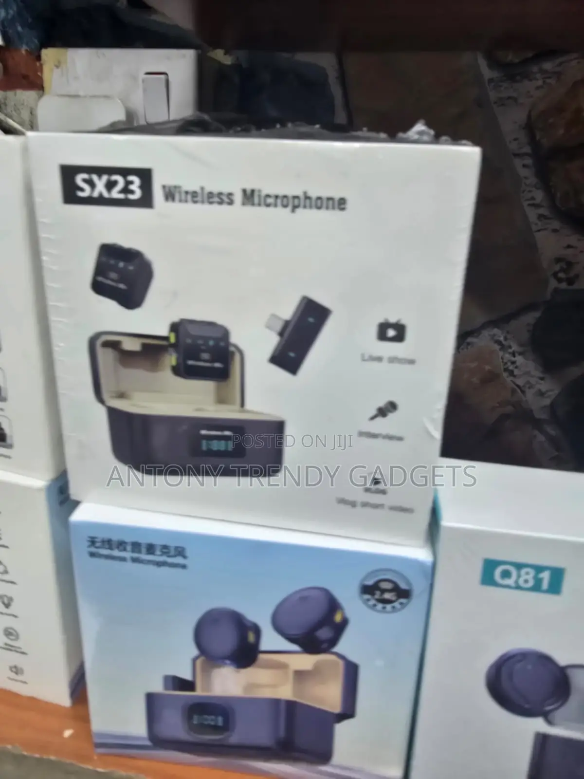 SX23 Rechargeable Wireless Mic With Digital Charging Case