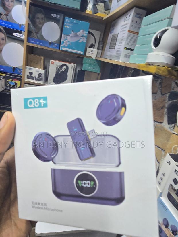 Q81 Dual Wireless Microphone With LED Charging Case - thumbnail 3