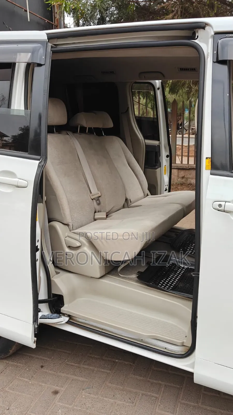 Toyota Noah 2011 White