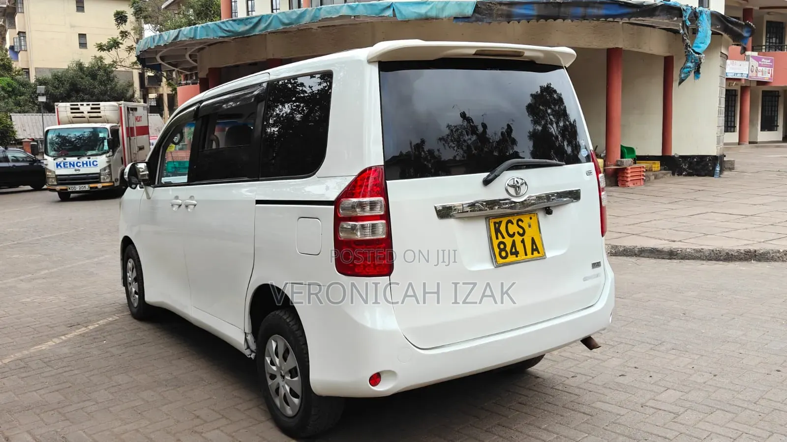 Toyota Noah 2011 White