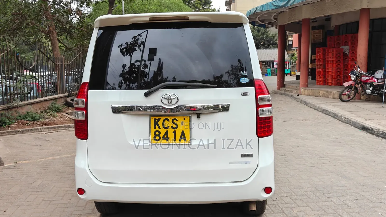Toyota Noah 2011 White