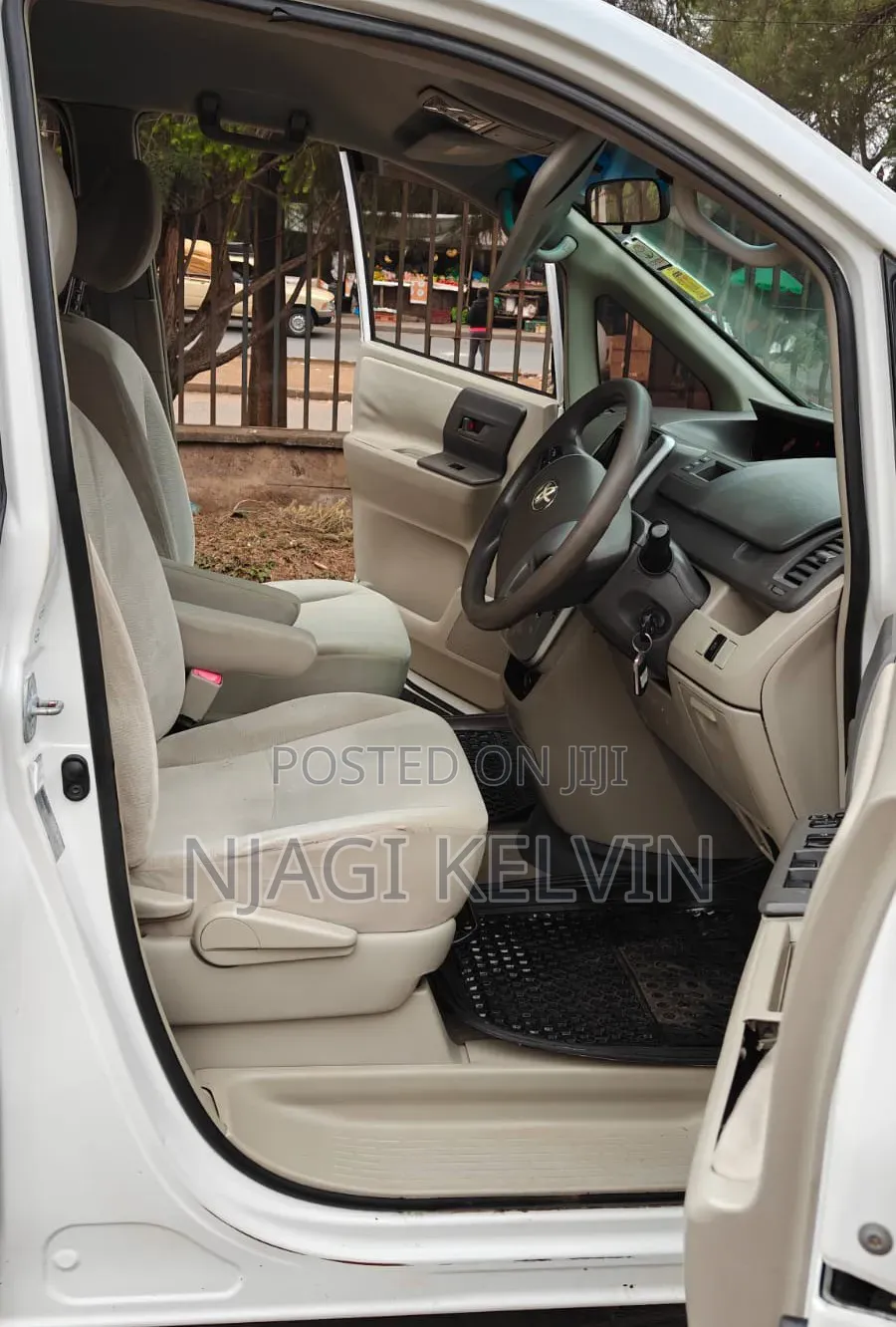 Toyota Noah 2011 White