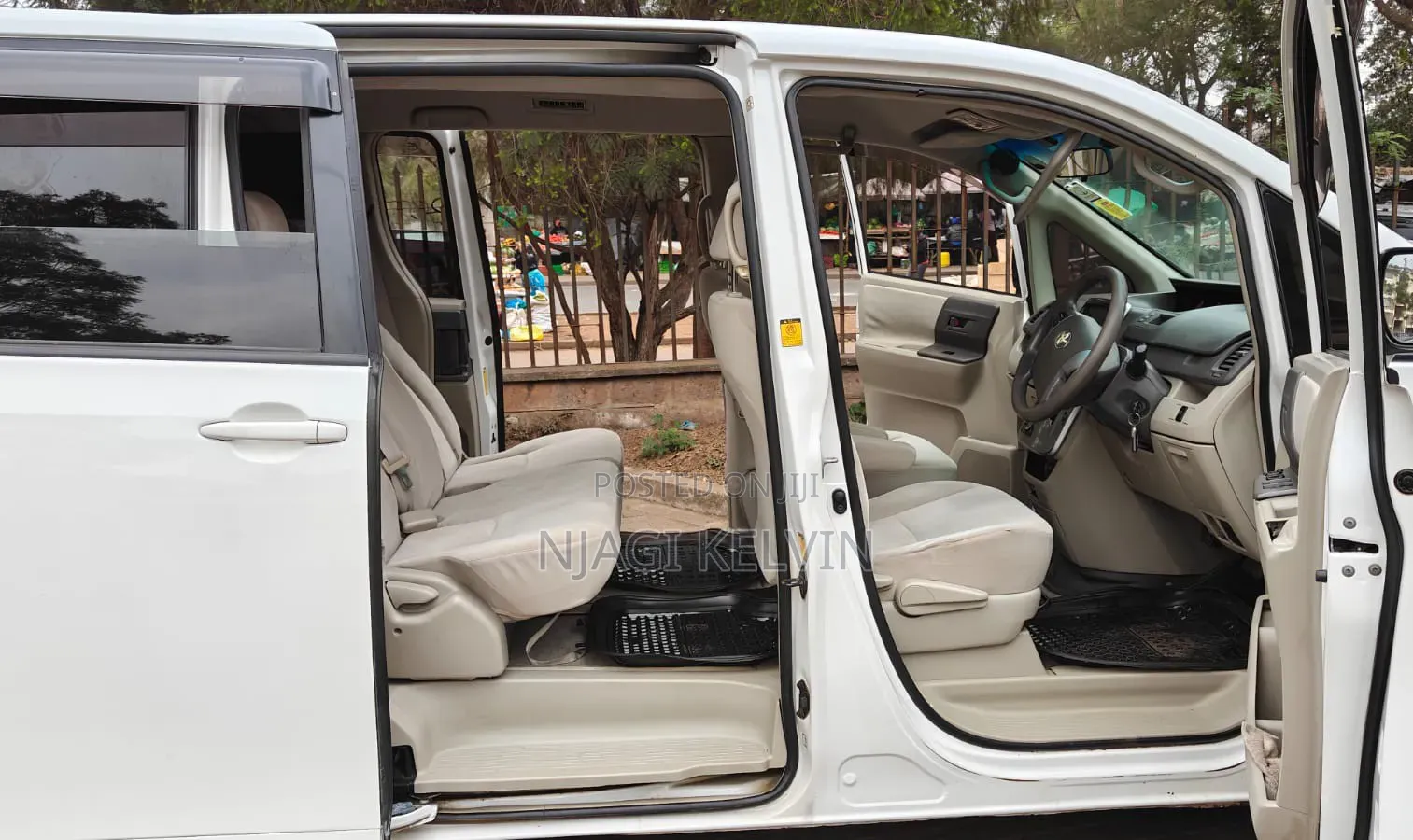Toyota Noah 2011 White