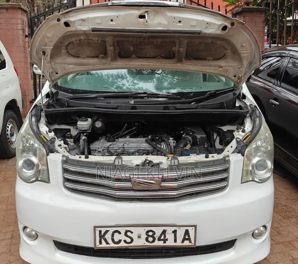 Toyota Noah 2011 White