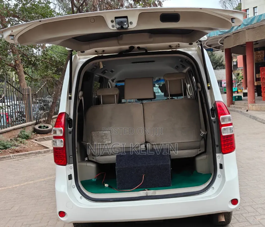 Toyota Noah 2011 White