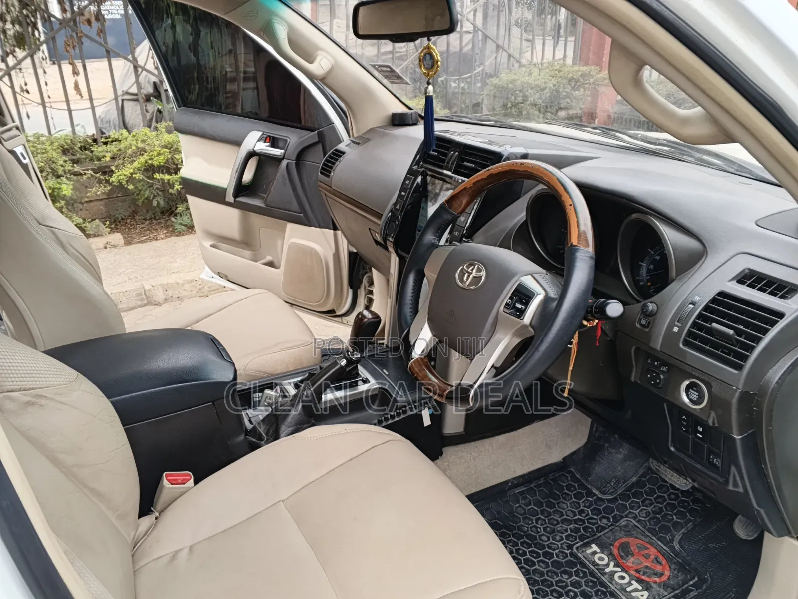 Toyota Land Cruiser Prado 2011 White