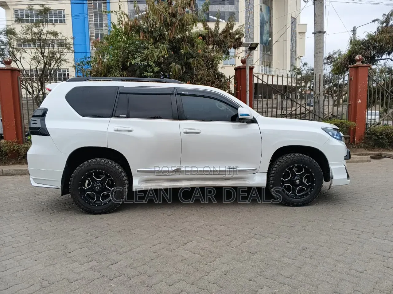 Toyota Land Cruiser Prado 2011 White