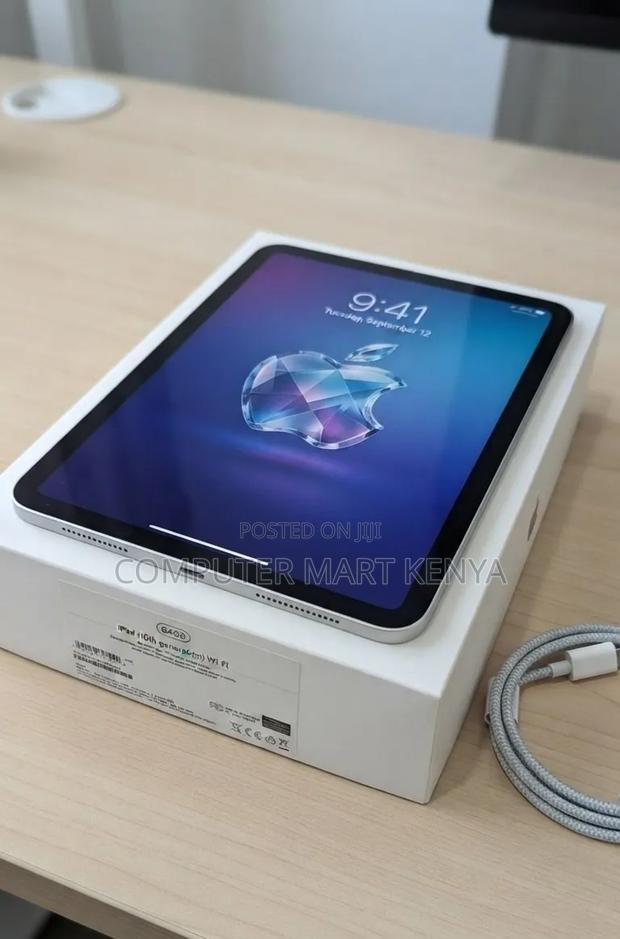 New Apple iPad 10.2 (2020) 64 GB Silver - main view