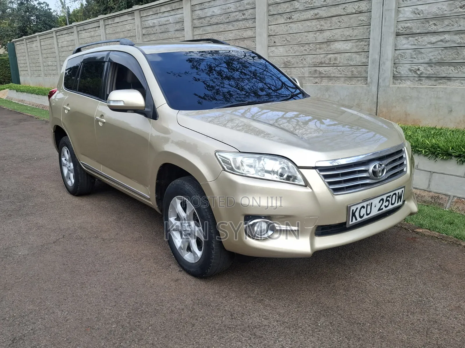 Toyota Vanguard 2012 Gold