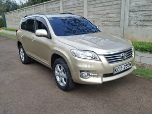Toyota Vanguard 2012 Gold