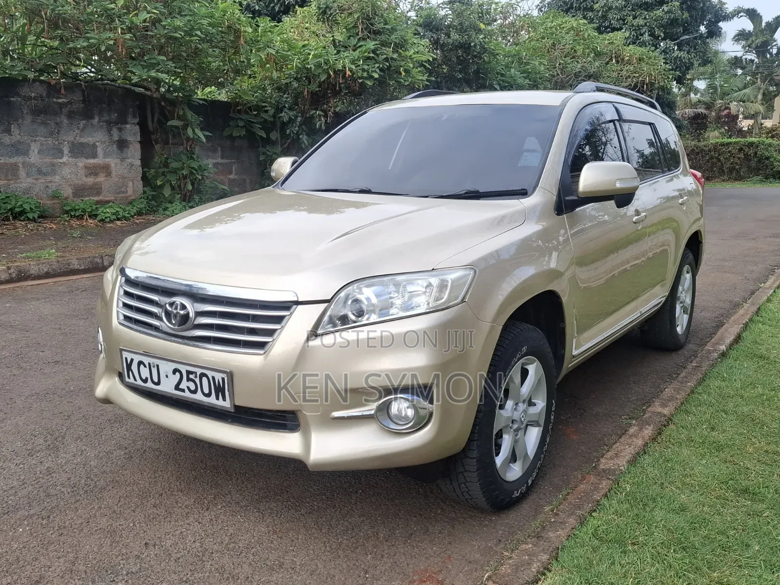 Toyota Vanguard 2012 Gold
