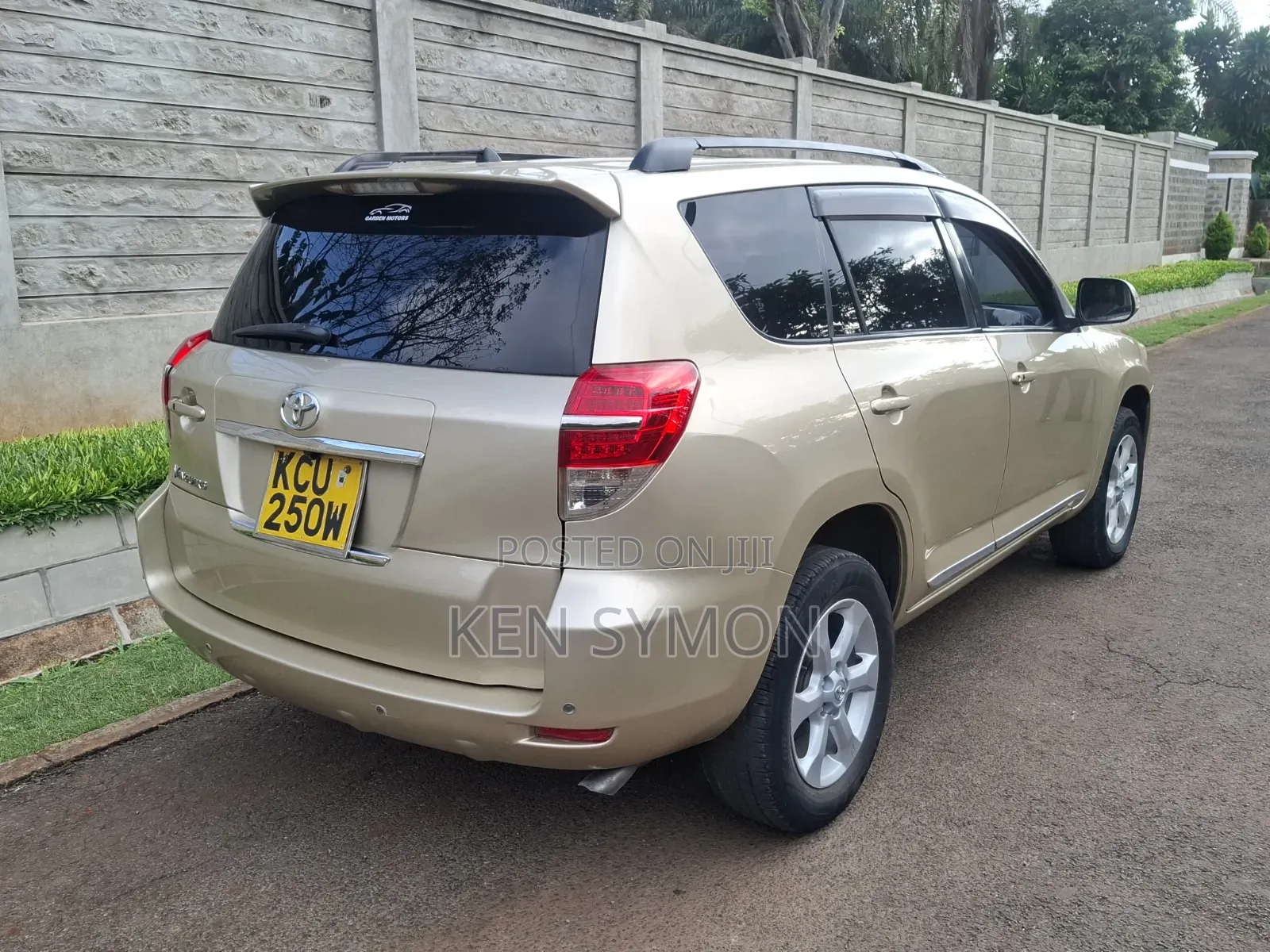 Toyota Vanguard 2012 Gold