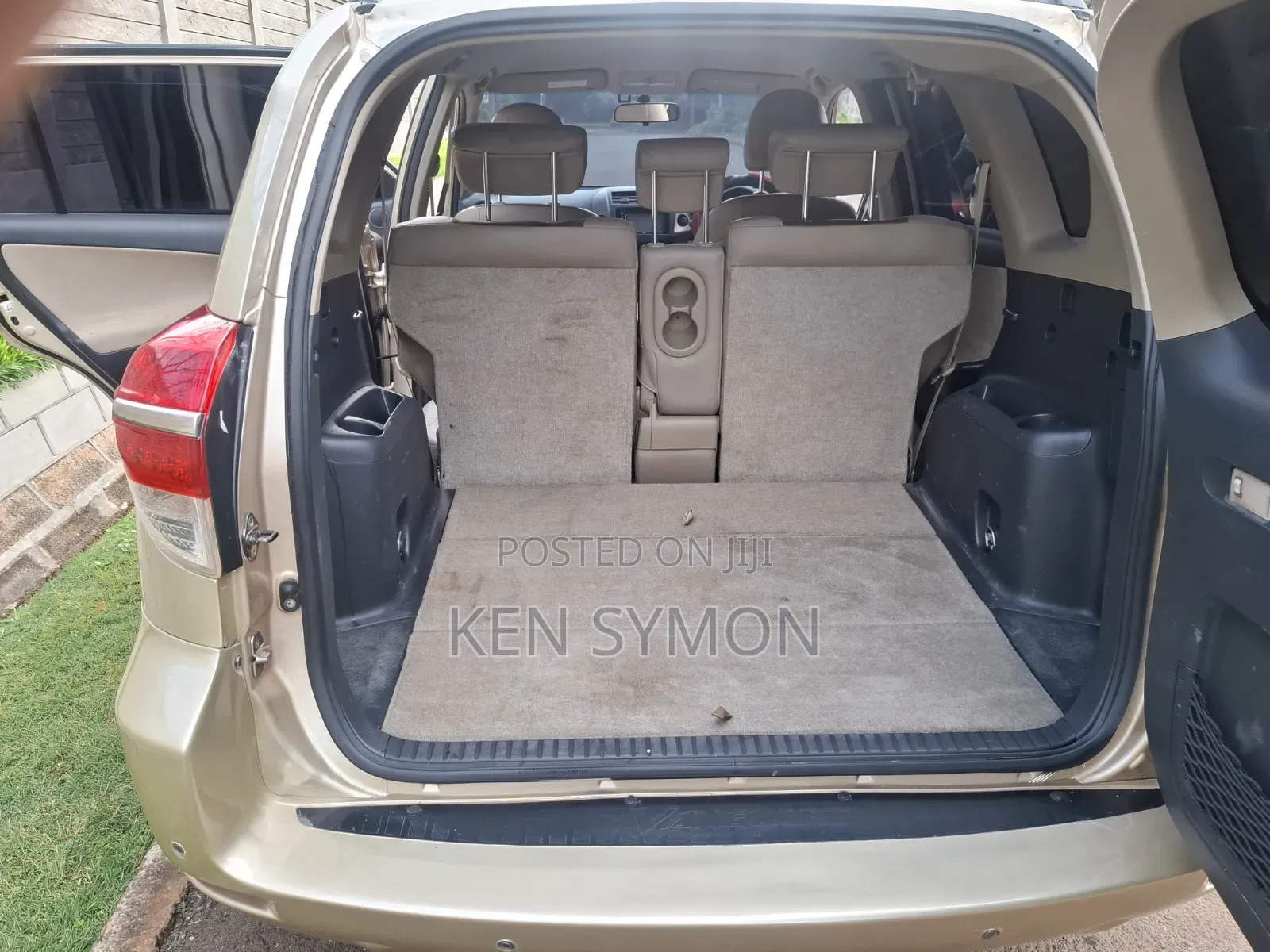 Toyota Vanguard 2012 Gold