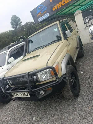 Toyota Land Cruiser 2010 Beige
