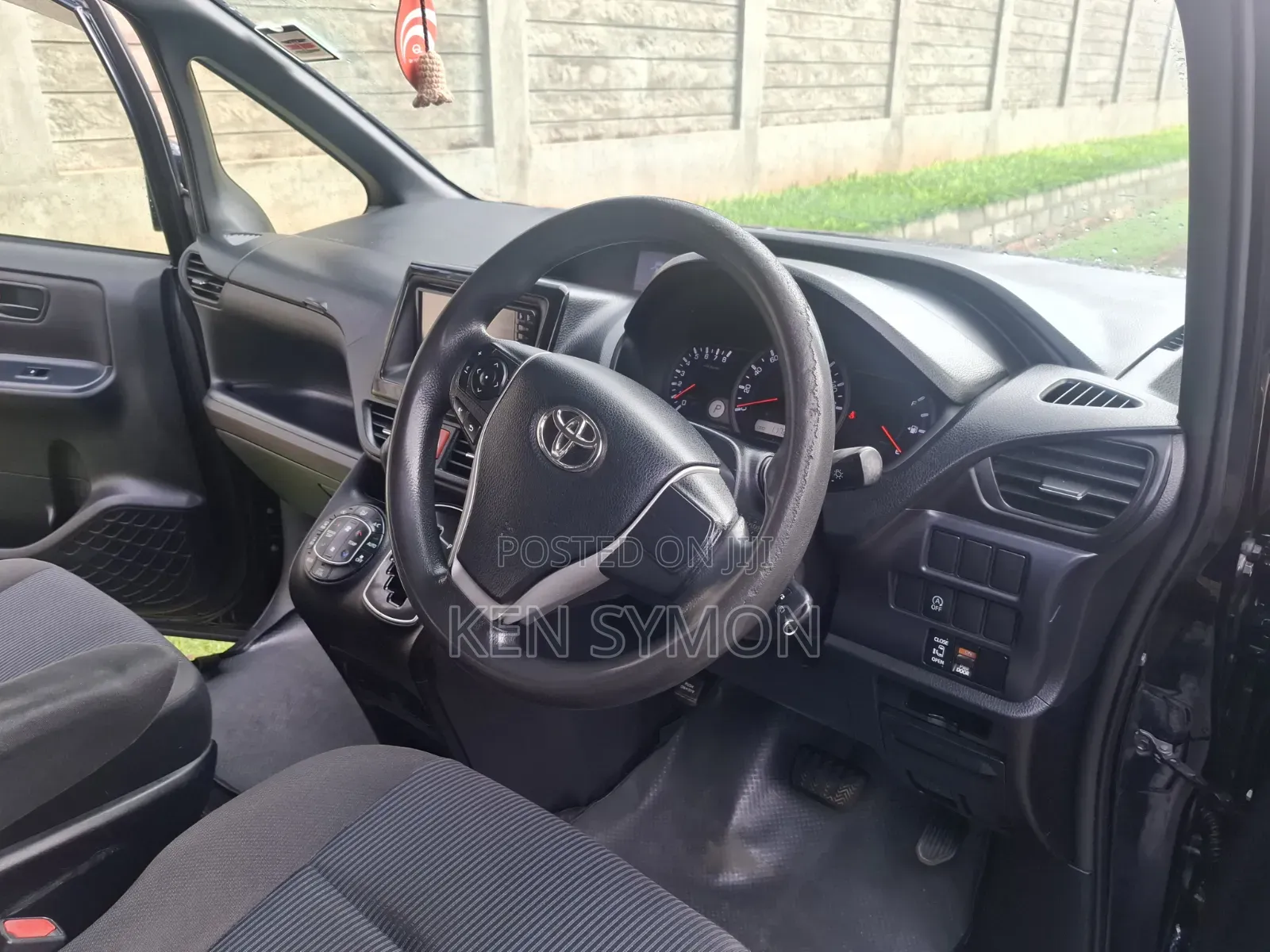 Toyota Voxy X 2WD 8-Seater 2016 Black